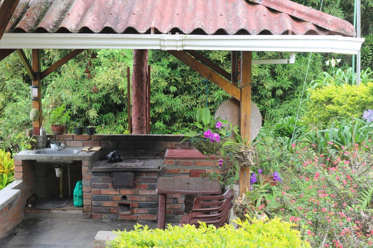 Finca Chalet La Tawa Sevilla  Exterior photo
